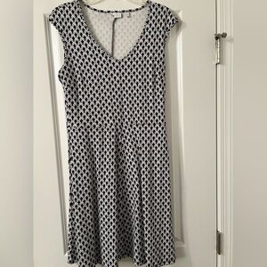 Women's New York & Company Medium Dress. Pullover v-neck. Black/white in color.